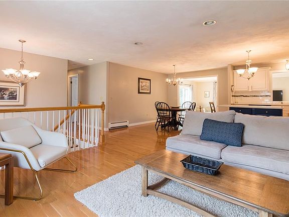 5th image of 73 Surrey Ln