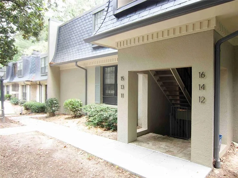 11 Cantey Pl NW — Photo 2
