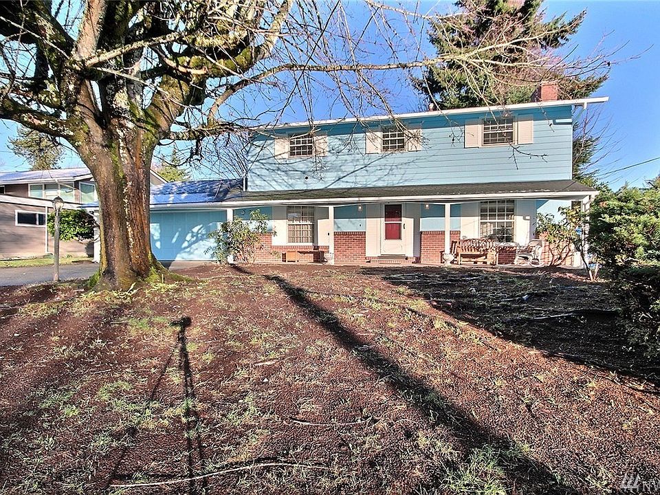 A solid Colonial style home with old world charm! This home boasts fresh paint inside and out.  There are refinished hardwood floors throughout much of the home.  You'll find hardwood flooring in the lower level entry, living room, hallway and formal dining room plus upstairs through the hallway and all bedrooms.  You'll also find solid core white 6-panel doors and lots of bright windows throughout!  Located a mere block from Sunnycrest Elementary and walking distance to West Lake Fenwick Park, Glenn Nelson Park and West Hill Skate Park, this home is also a commuter's delight with easy access to both I-5 and Hwy. 167 on ramps.