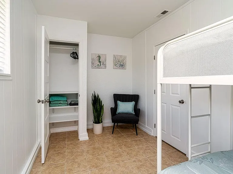 134 Tropicana Dr #1 — Photo 32