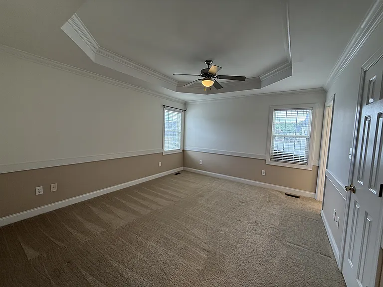 720 Carrington Ln — Photo 8