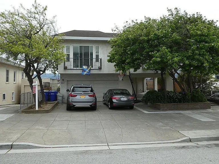 411 Commercial Ave #A — Photo 1
