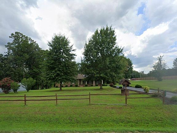 2nd image of 881 Little Creek Rd