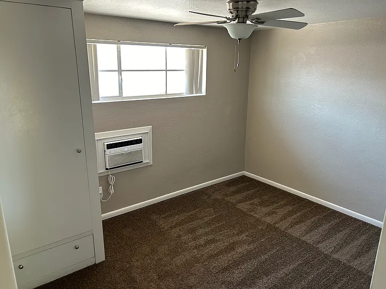 1122 E Maryland Ave #6 — Photo 4