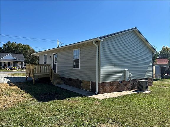 4th image of 211 Foy Ave