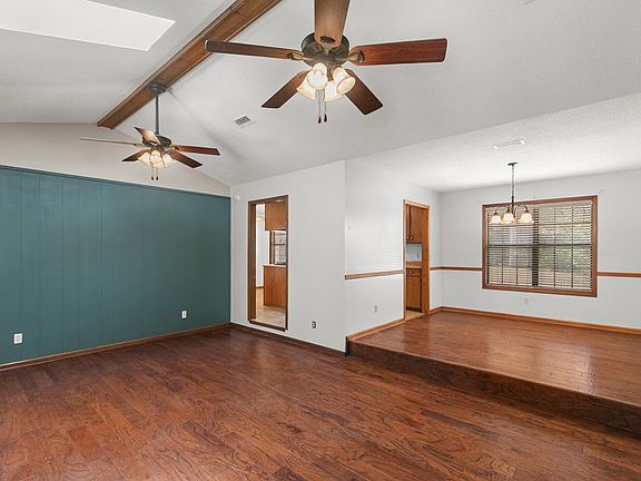 5th image of 106 Yvonne Dr