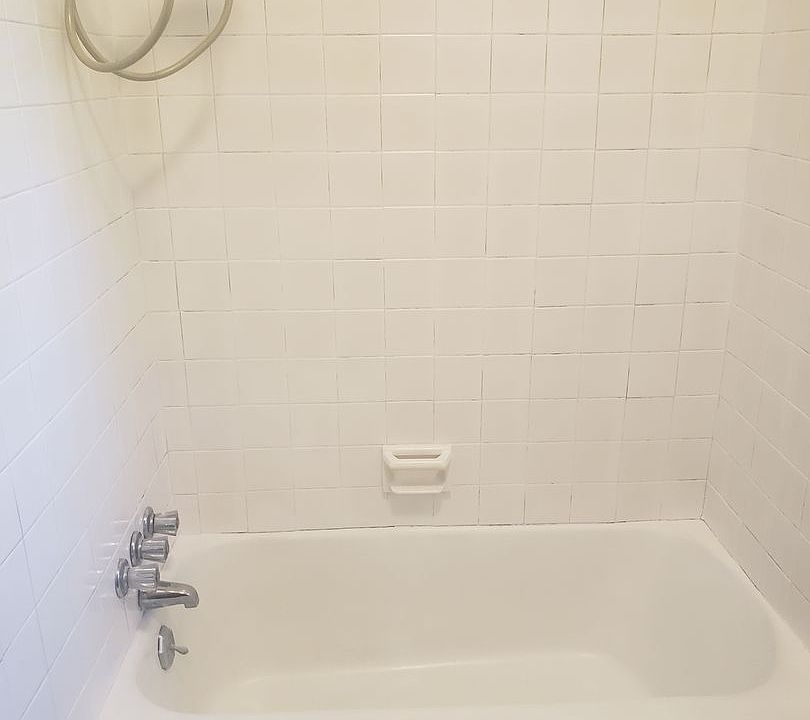 2nd image of 448 1/2 S Hawthorne Rd