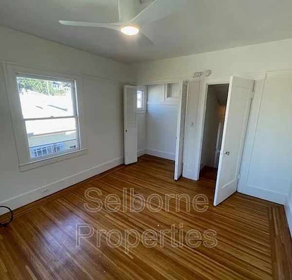 1424 E 20th St — Photo 40