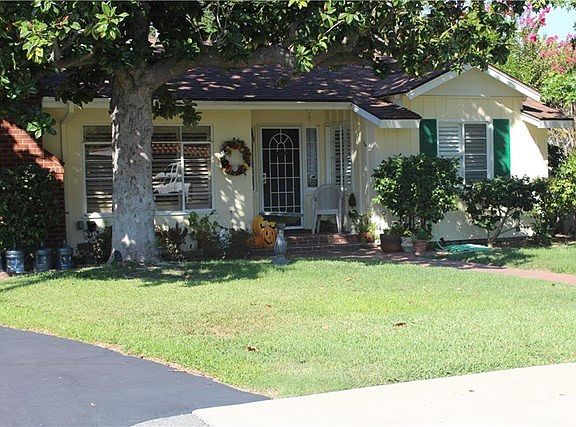 3rd image of 211 N Cedar Dr