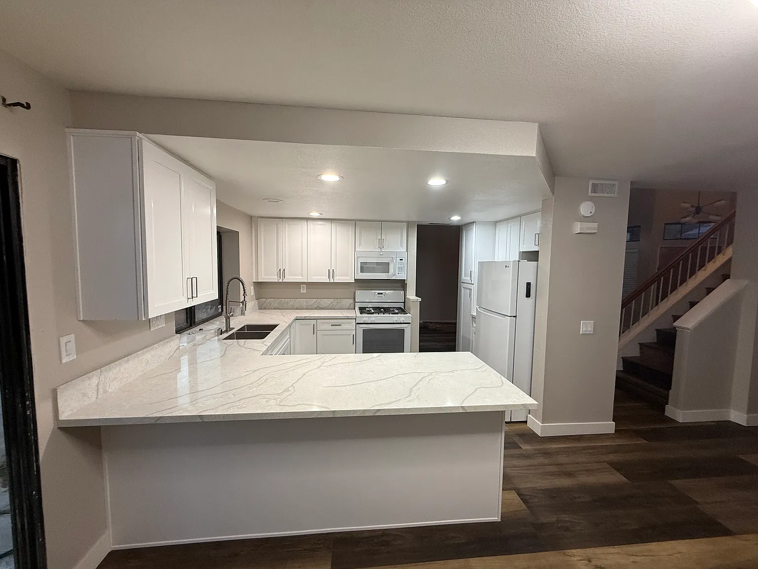 4 bed, 2.5 bath, 1724 sqft, $4,400 — Photo 3