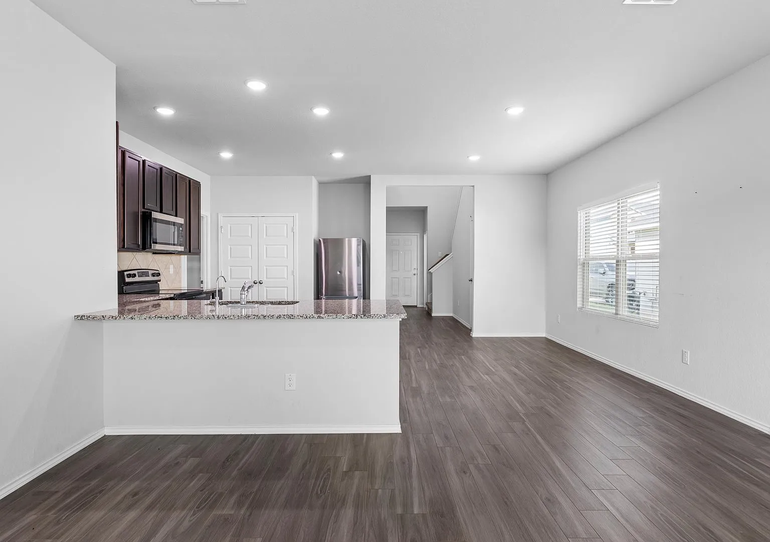 4 bed, 2125 sqft, $2,000 — Photo 3