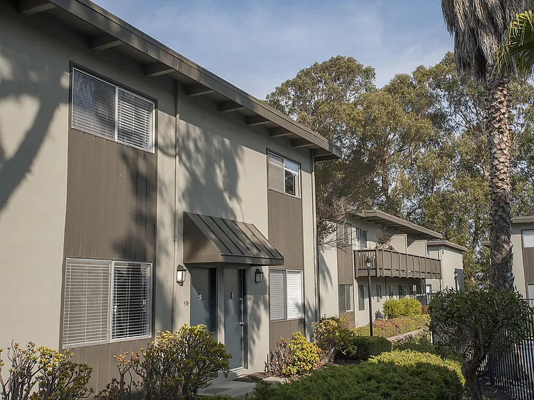 Monterey Townhouse — Photo 12