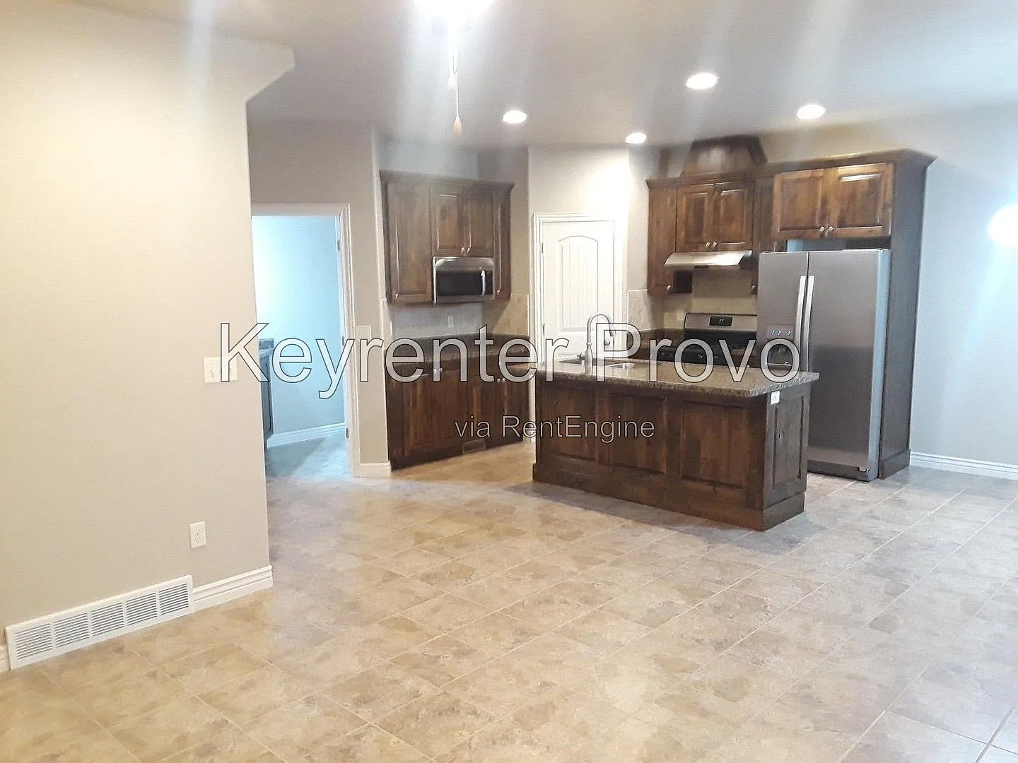 4 bed, 2.5 bath, 2303 sqft, $2,300 — Photo 3