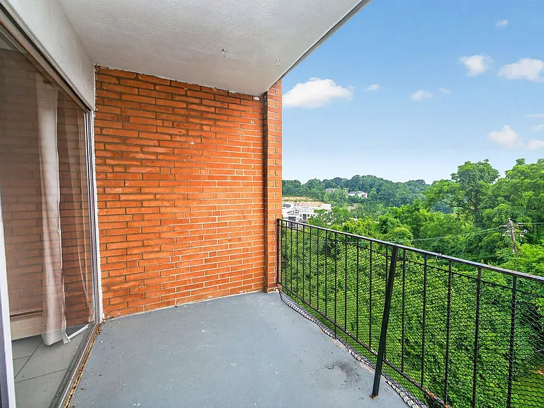 Beechmont Towers — Photo 60