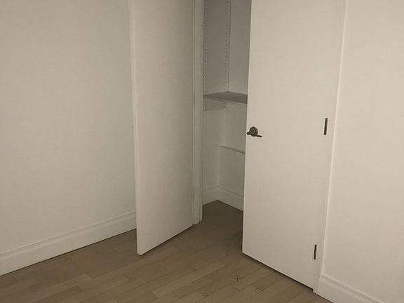 5th image of 211 E 46th St #14J