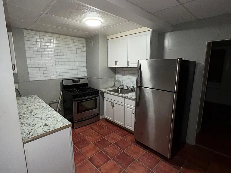 1 Waverly St #1R — Photo 5
