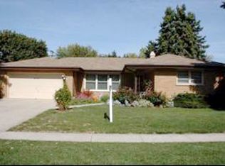 1470 Easy St, Elgin, IL 60123