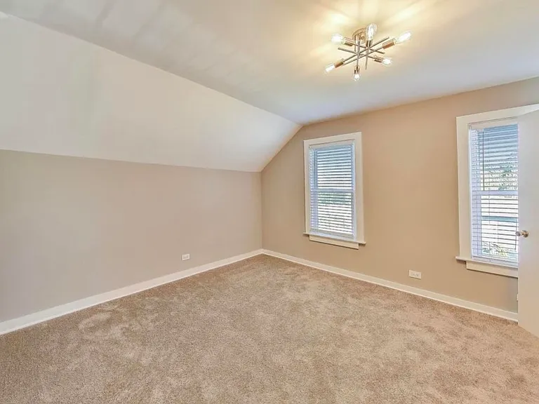 415 Bloom St — Photo 2