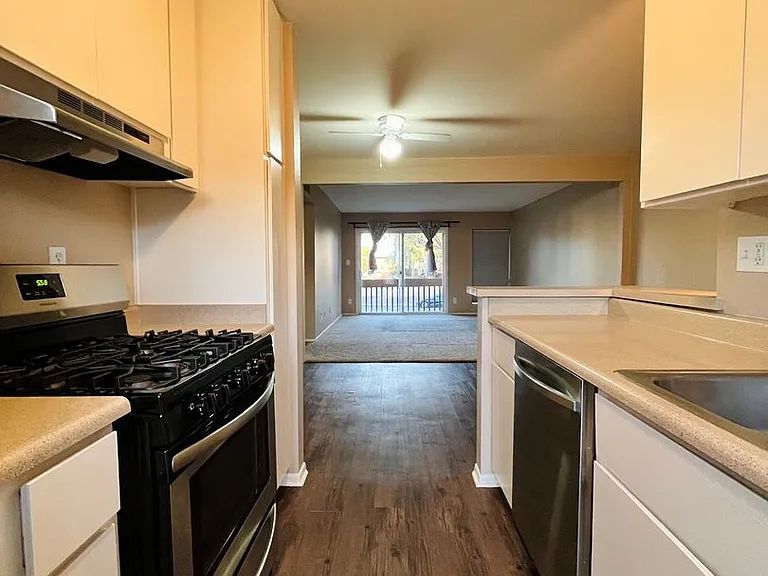 1701 W Tuckey Ln #225 — Photo 3