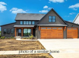 7131 Black Oak Dr, Bettendorf, IA