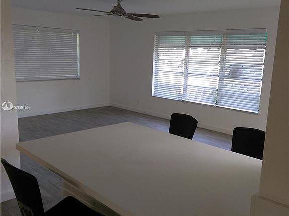2nd image of 1020 SE 15th St APT 1
