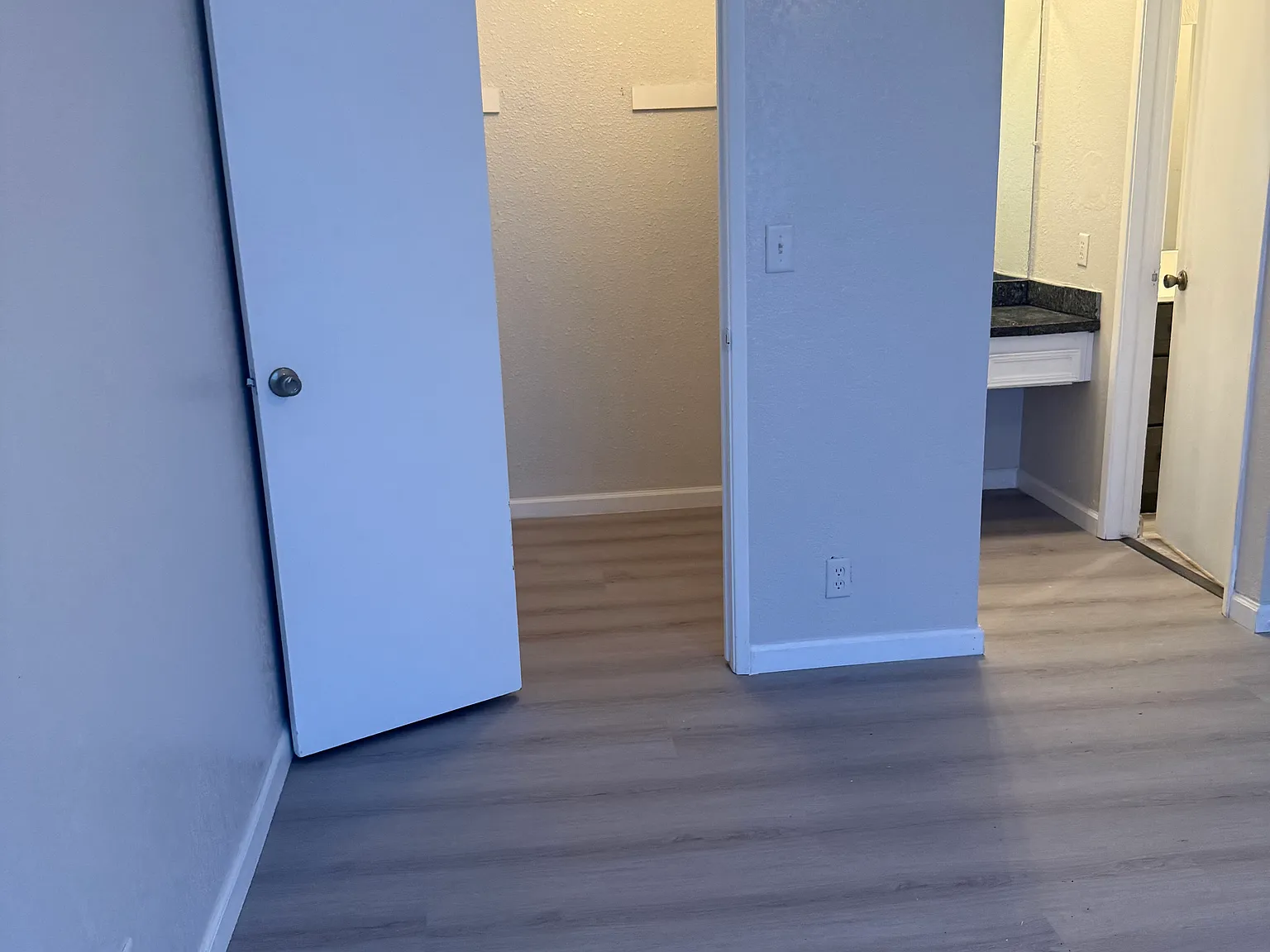 2 bed, 900 sqft, $1,600 — Photo 4