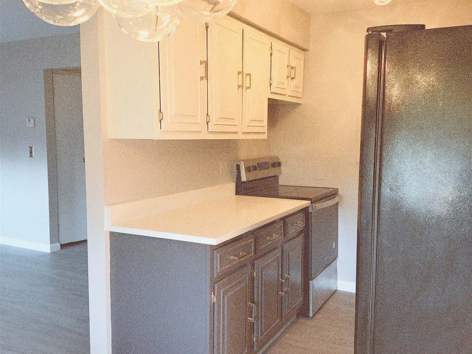 2 Radio Ave — Photo 1