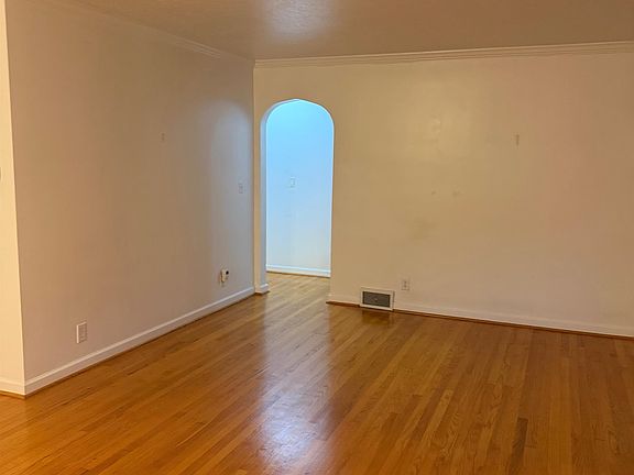 4th image of 404 Wolf St