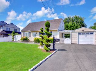 290 Eastwood Ave, Deer Park, NY 11729