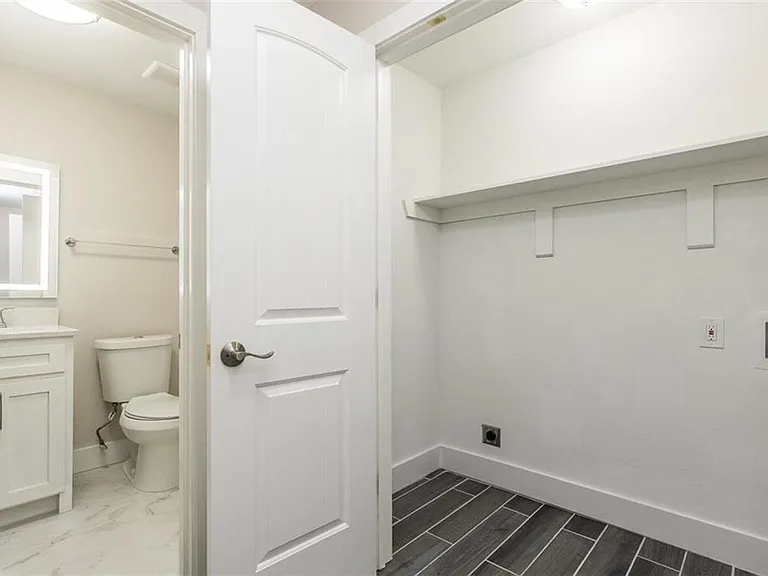 916 S Rosemont Ave — Photo 15
