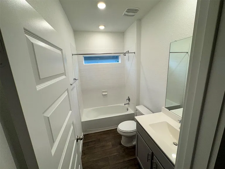 204 James River Dr — Photo 22