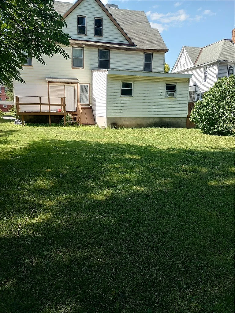 3 bed, 1.0 bath, 3348 sqft, $1,500 — Photo 3