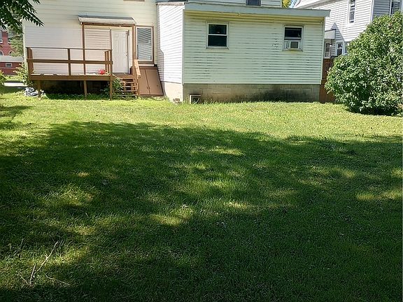3rd image of 410 Linden Pl