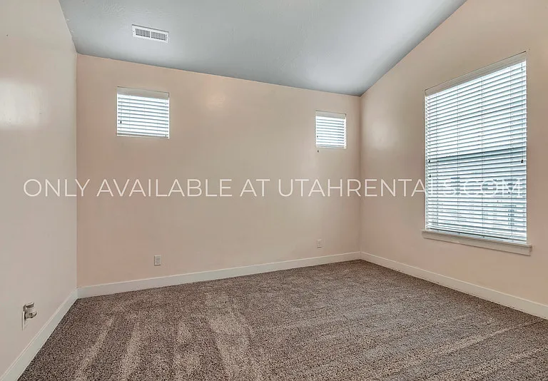 97 W Silver Springs Dr — Photo 14