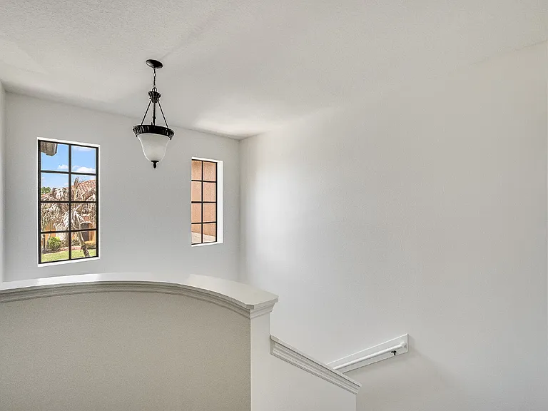 733 Ventura Dr — Photo 18