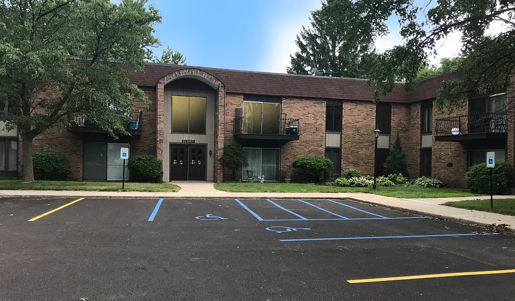 FOUNTAIN VIEW APARTMENTS — Photo 3