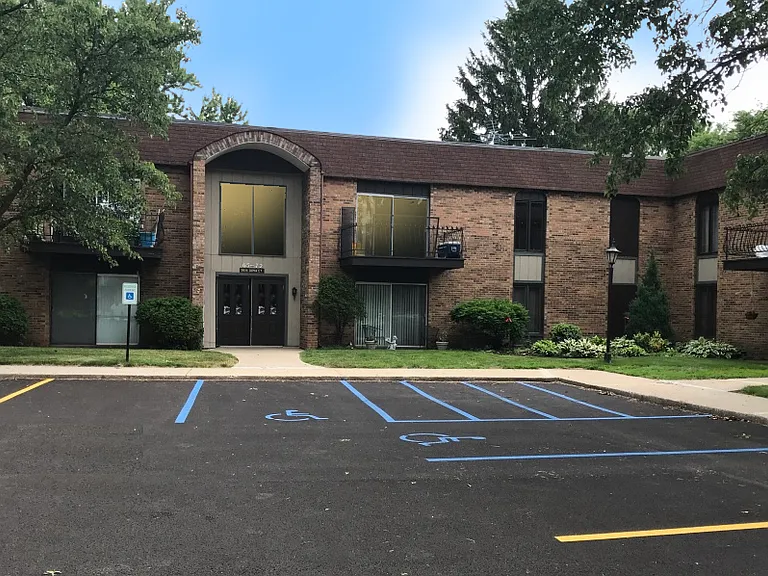 FOUNTAIN VIEW APARTMENTS — Photo 3