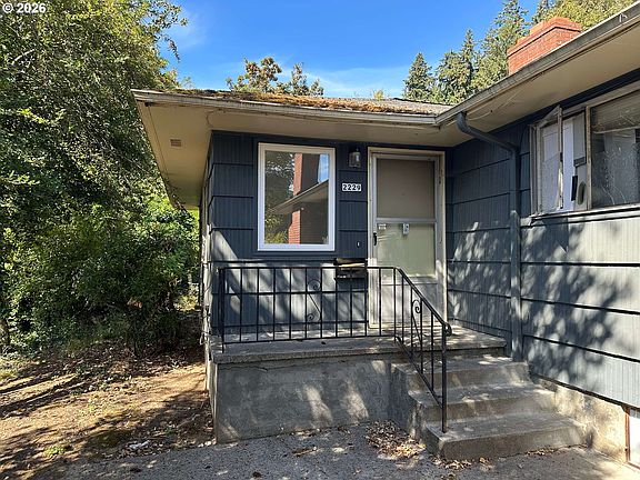3rd image of 2227 SE 70th Ave