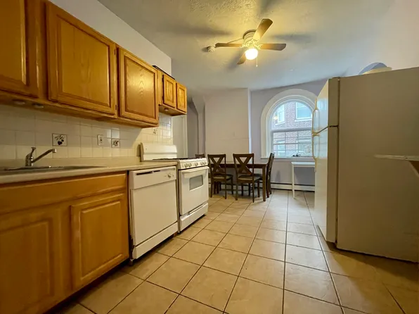 186 Naples Rd #3, Brookline, MA 02446