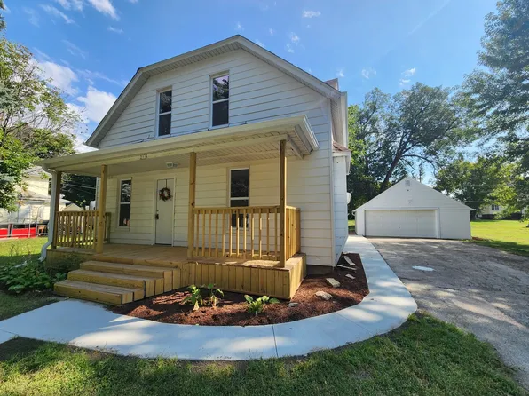 211 N Hickory St, Wenona, IL 61377