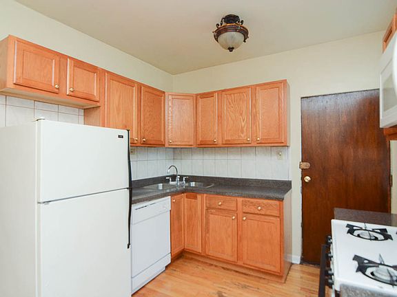 3rd image of 4231 N Paulina St APT 1E