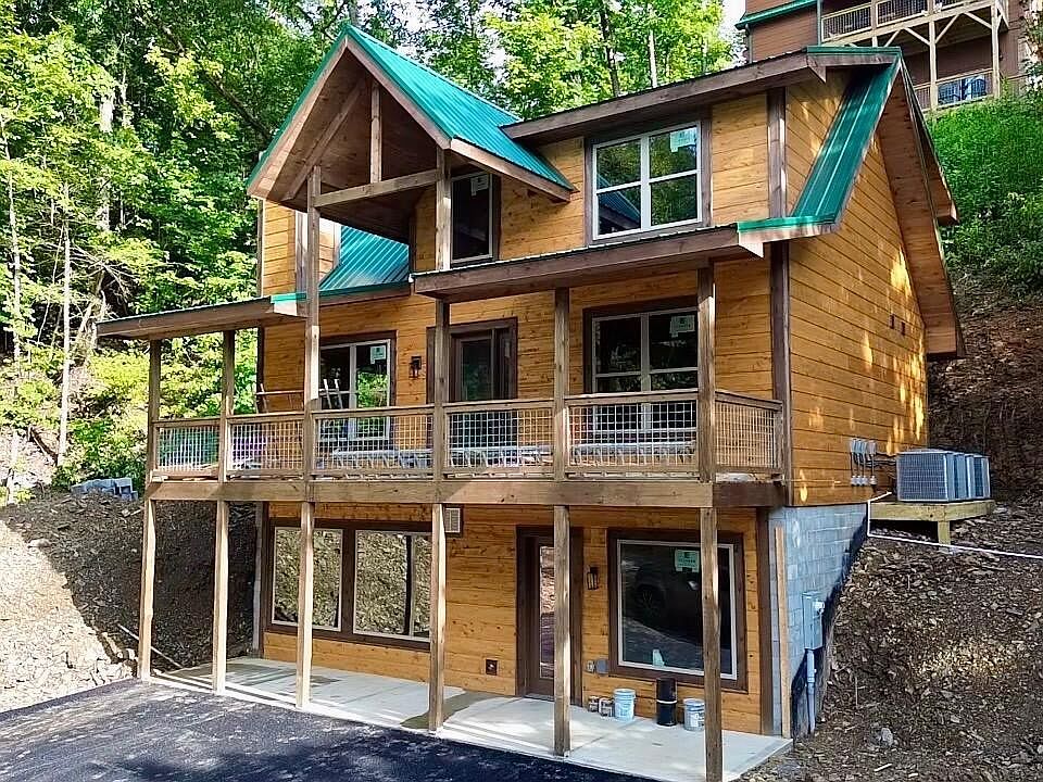 1st image of 3210 Pine Way