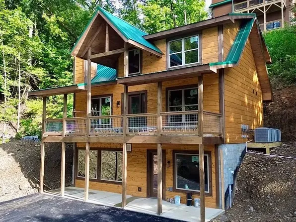 3210 Pine Way, Pigeon Forge, TN 37863