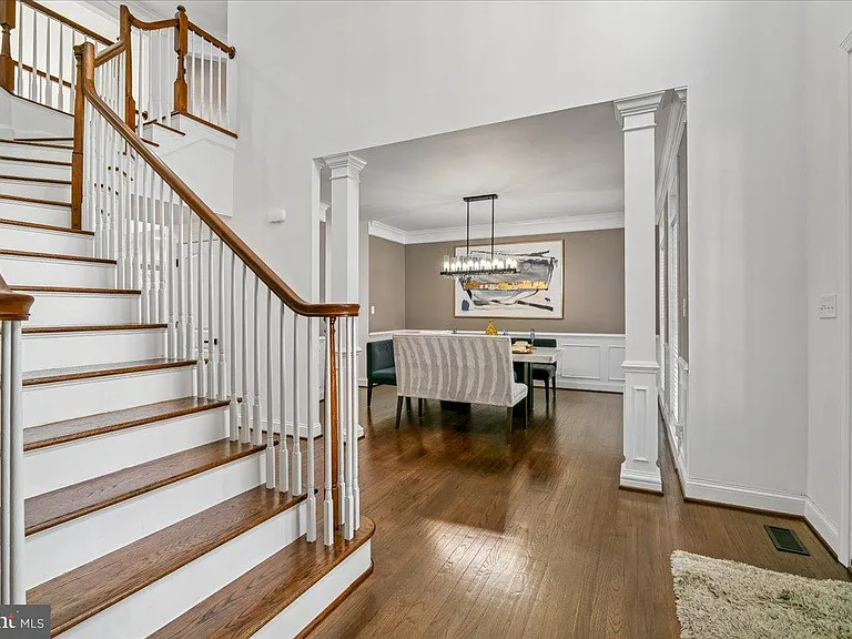 743 Seneca Dr — Photo 3