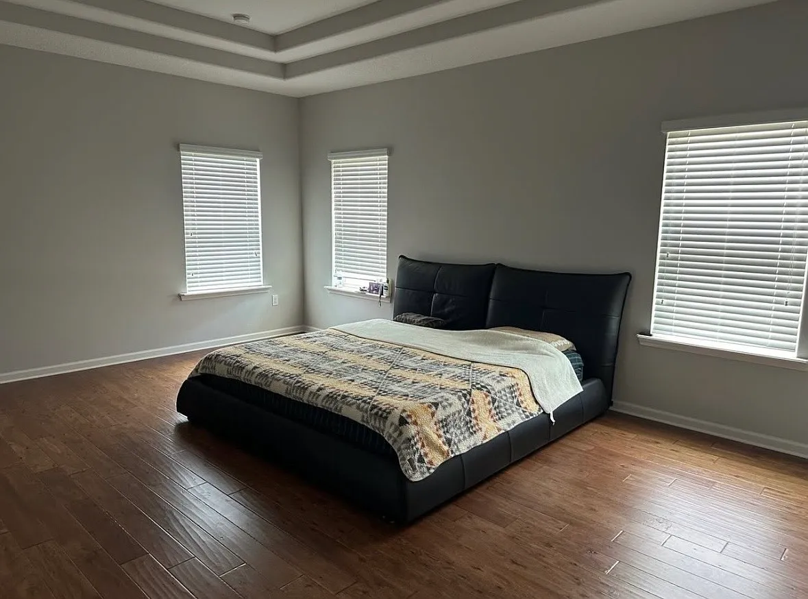 4 bed, 3215 sqft, $950 — Photo 2