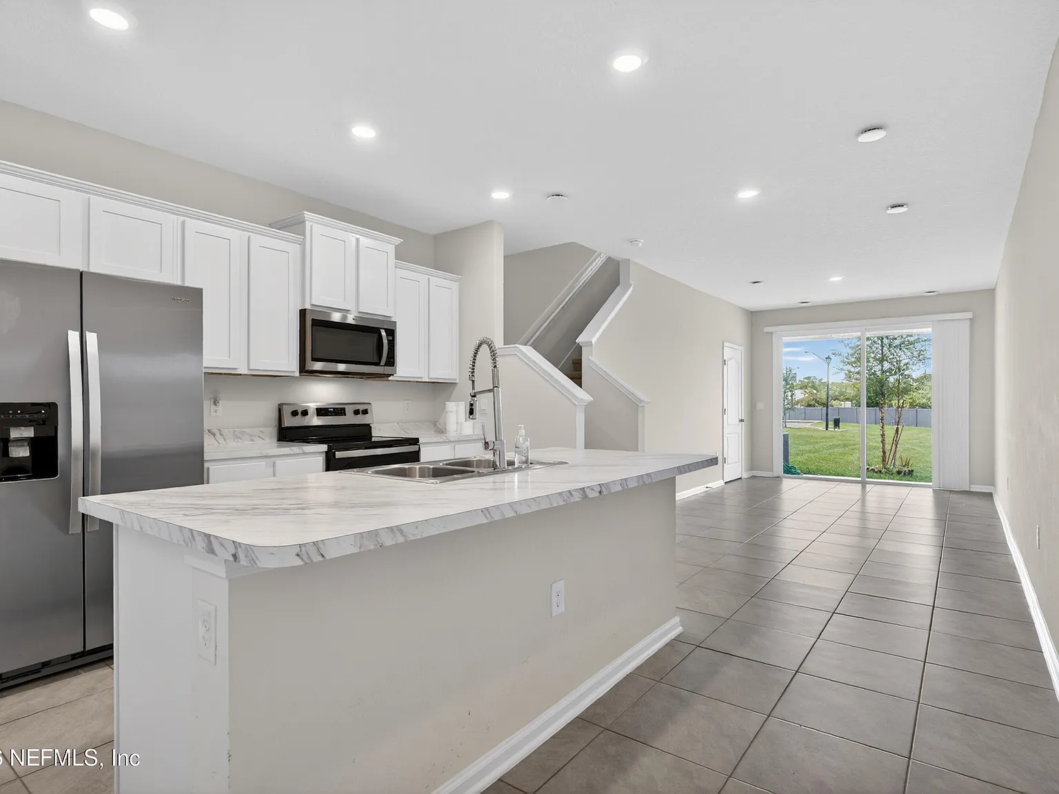 2 bed, 2.5 bath, 1110 sqft, $1,695 — Photo 4