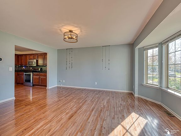 5th image of 691 Falcon Dr