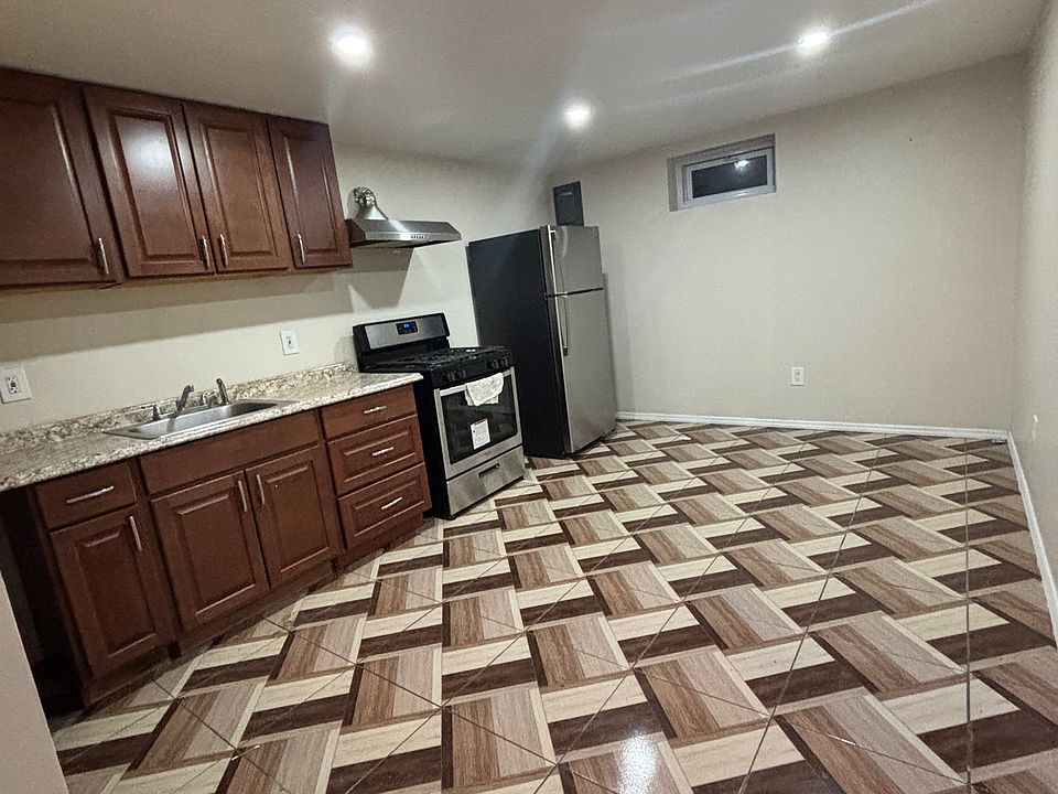 1st image of 132 Dutch Broadway