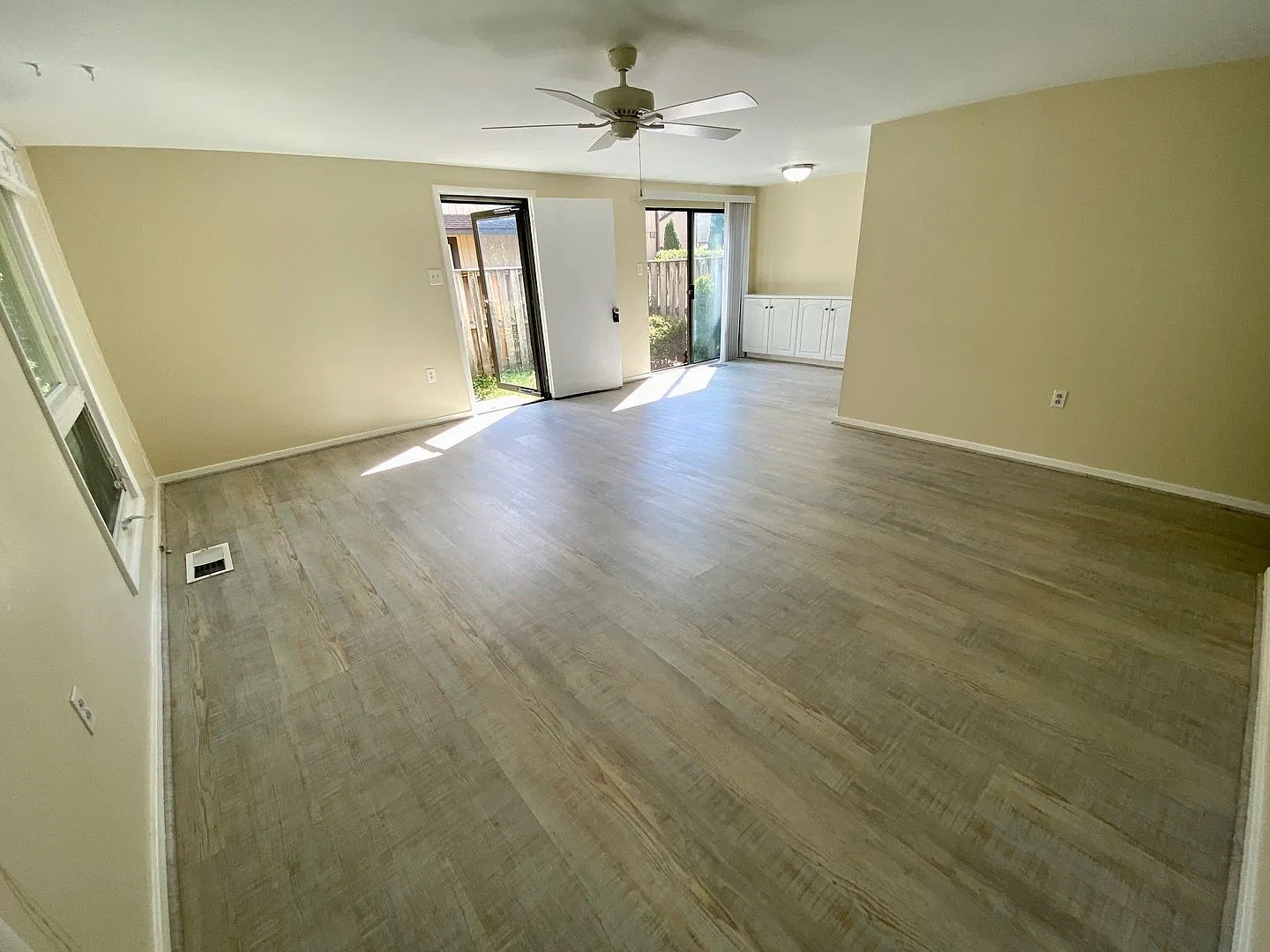 End Unit Townhome With Garage And Full Basement-Close To I-97, Bwi & Nsa — Photo 2