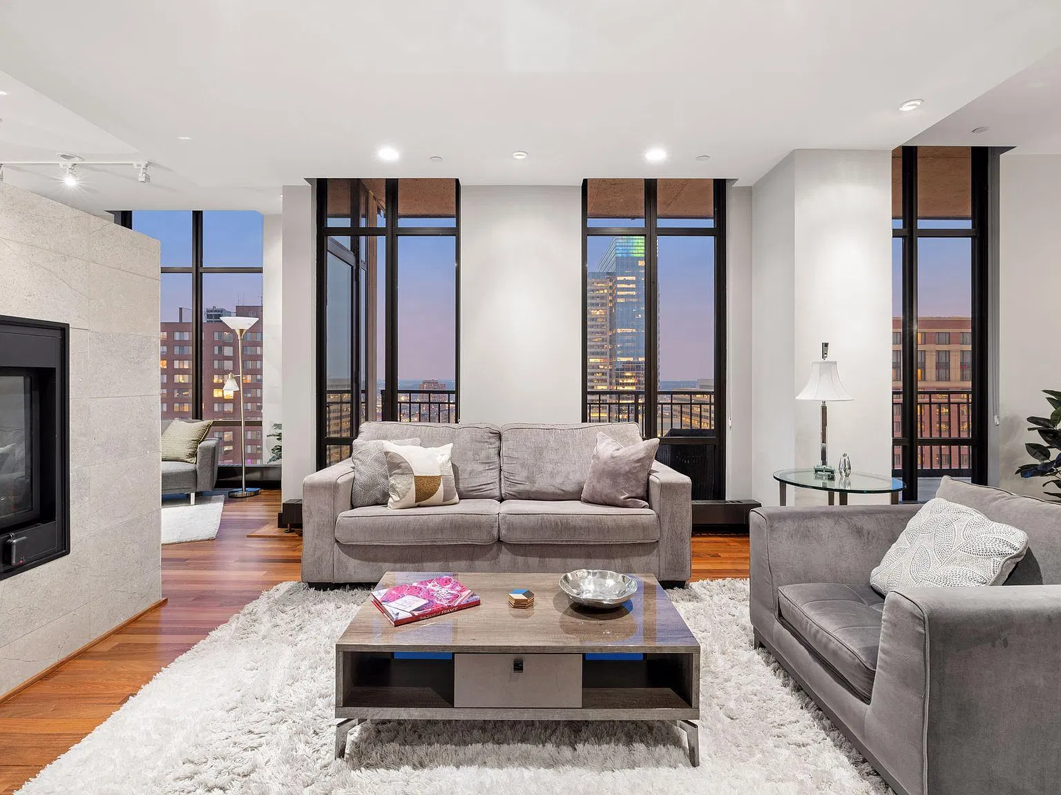 2 bed, 3.0 bath, 3216 sqft, $10,000 — Photo 4